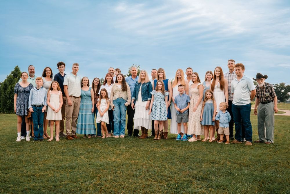 Large extended family portrait outdoors in Lafayette